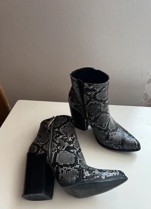 Damskie buty na wysokim obcasie