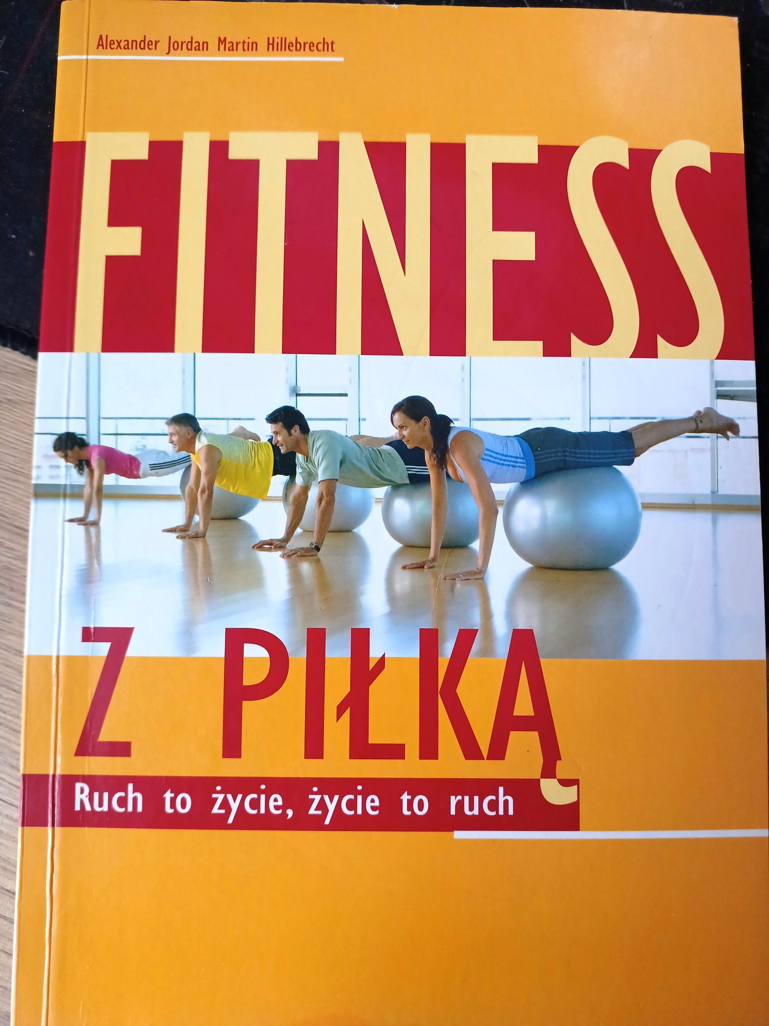 Fitness z piłką, ćwiczenia z fitness ball