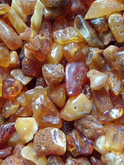 Bursztyn nabłyszczony, przewiercony