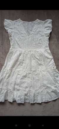 Piękna biała bawełniana sukienka