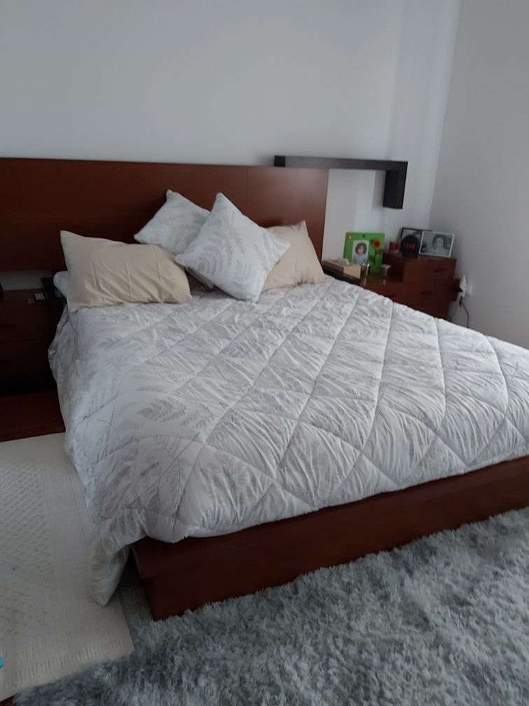 Cama casal em cerejeira maciça
