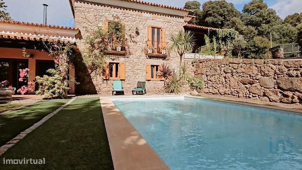 Casa de Campo T4 em Gouveia de 387,00 m2