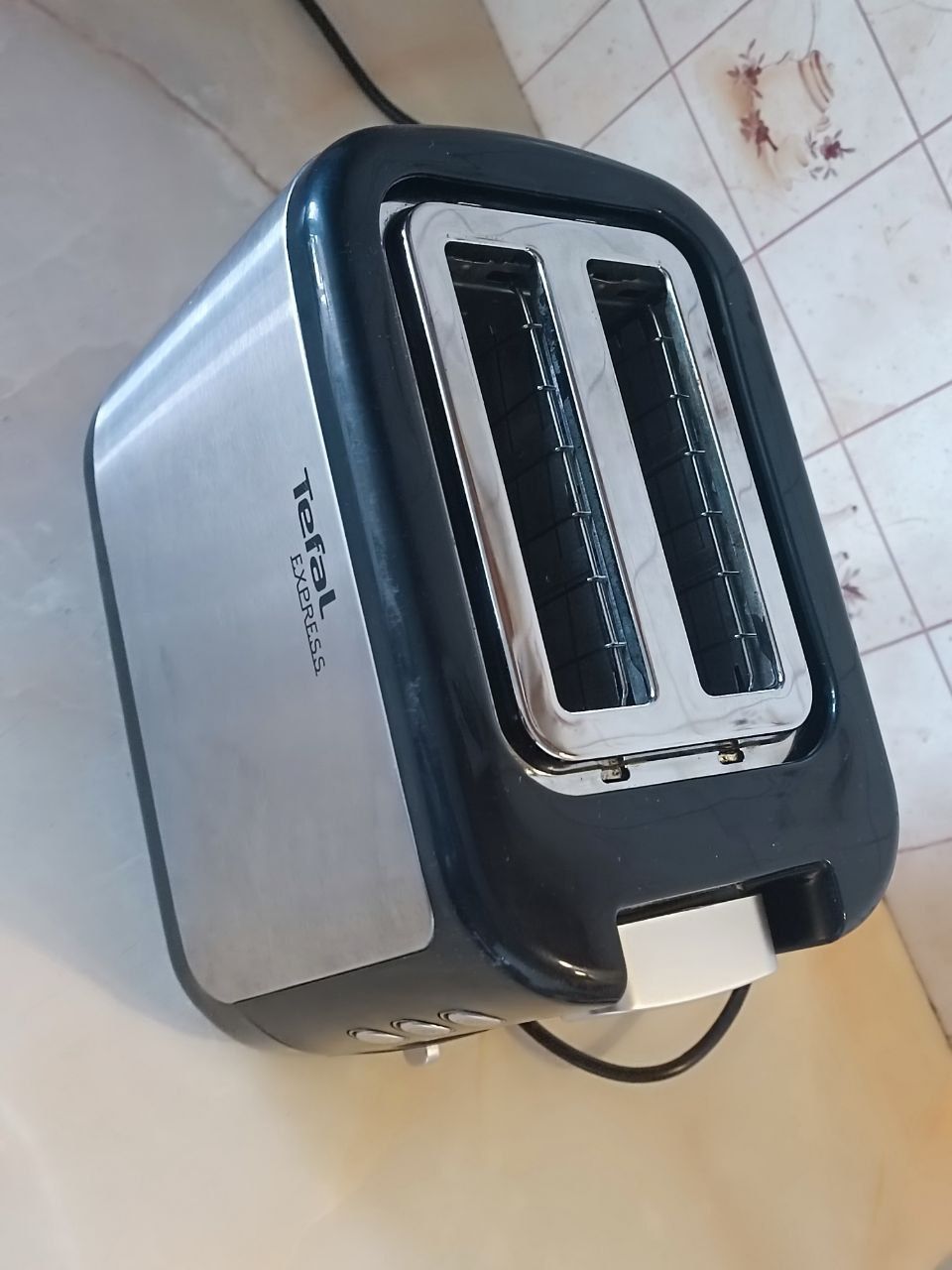 Продам тостер Tefal