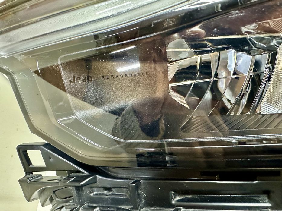 Фара ліва Jeep Grand Cherokee 2021 2022 2023 USA