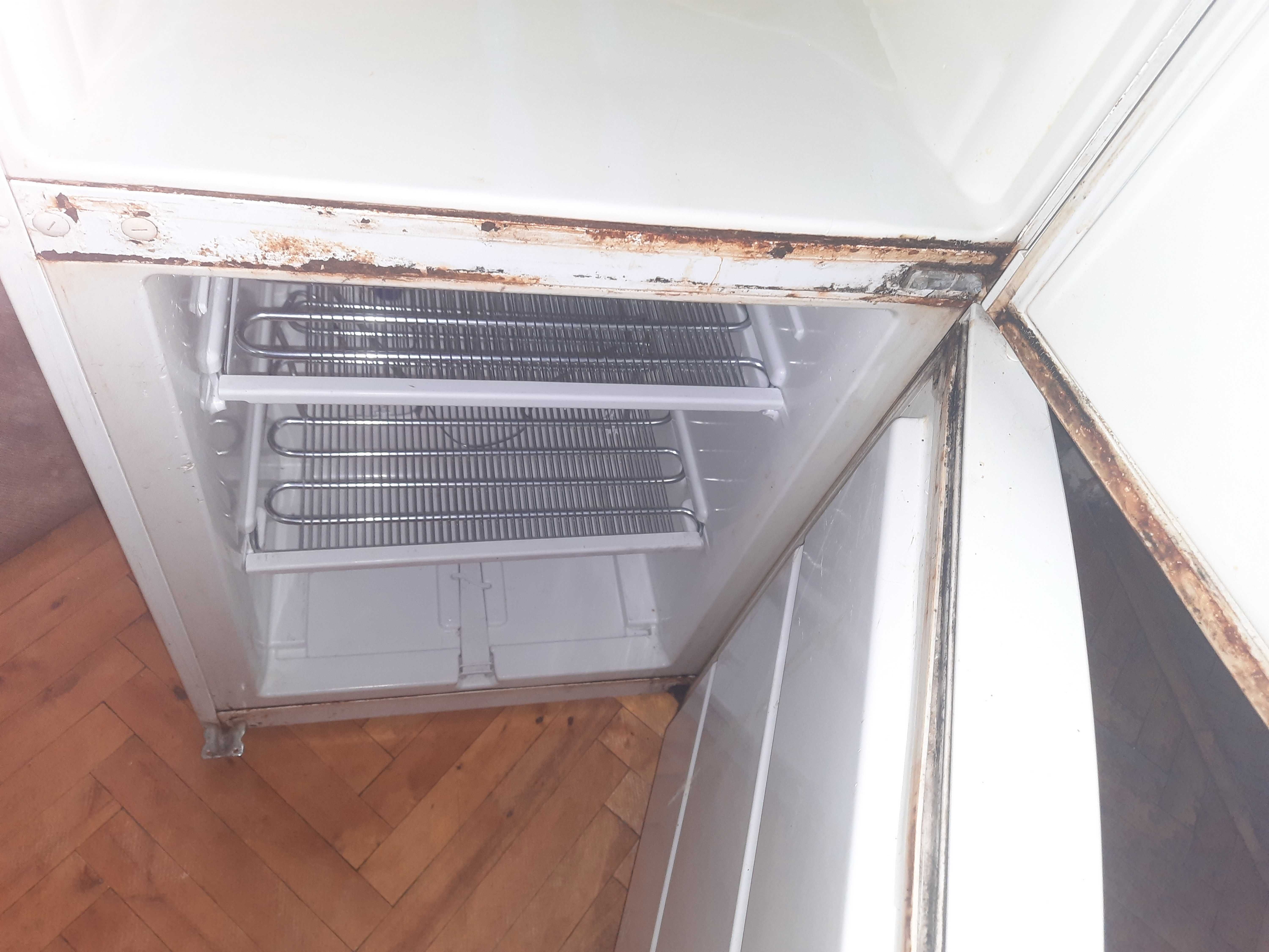 Холодильник Electrolux ERB36003W8