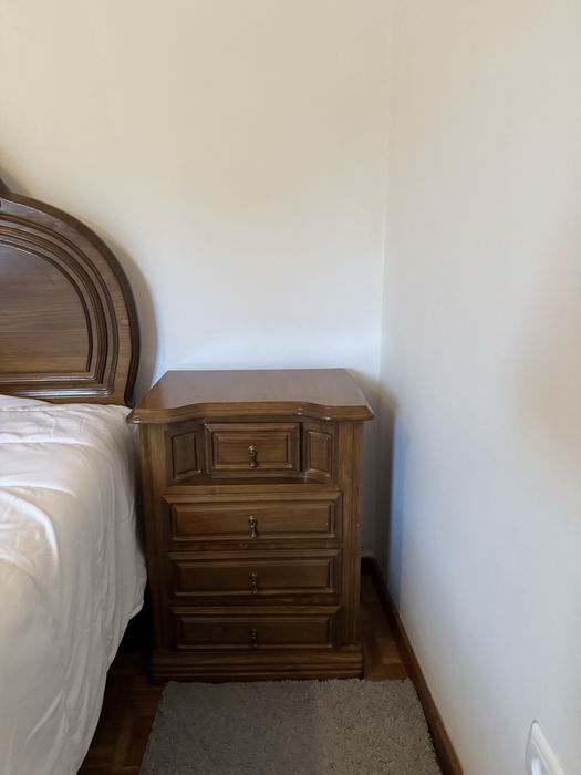 Mobília de Quarto em Madeira de Cerejeira