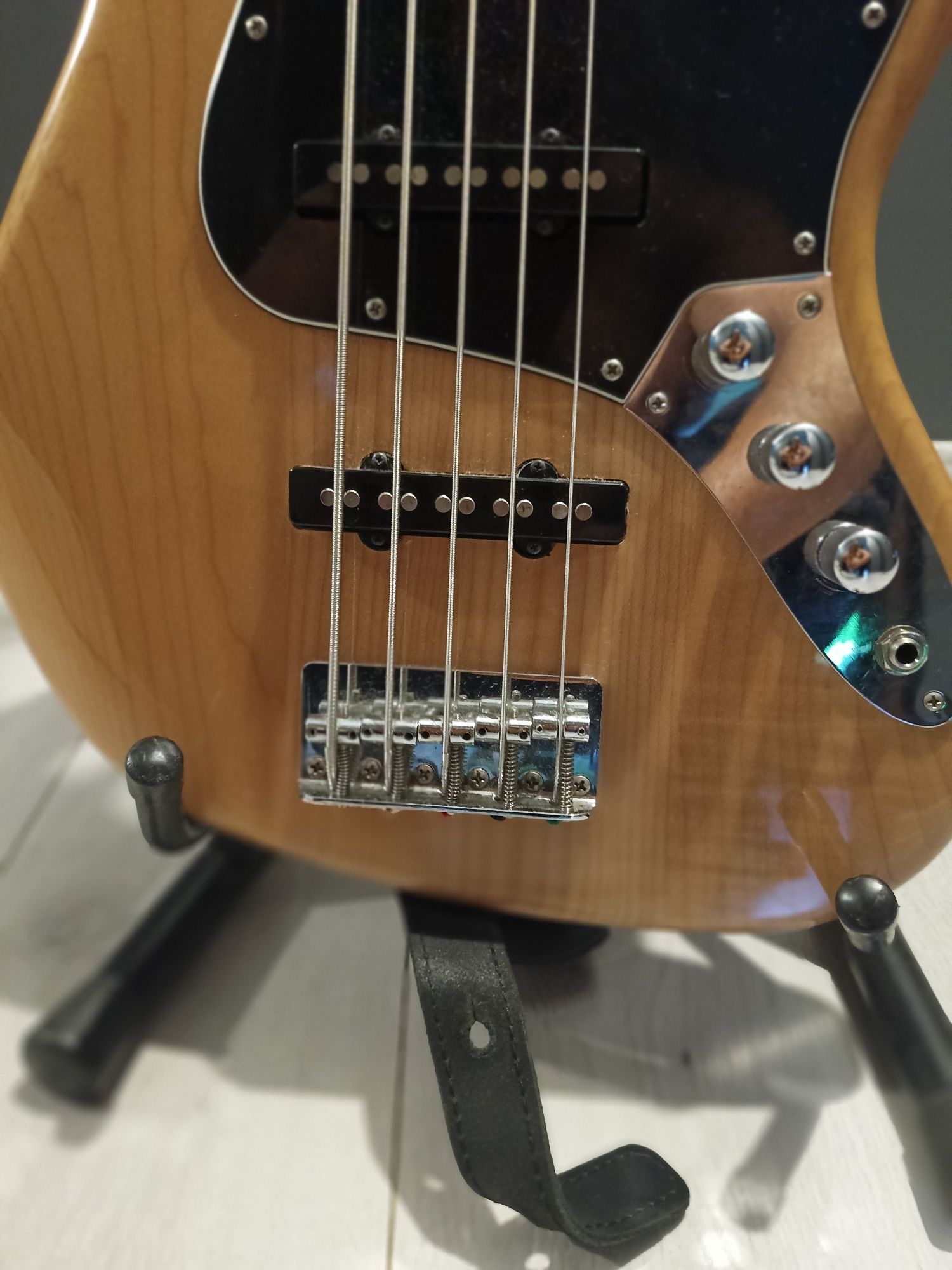 Gitara basowa Squier Jazz bass by Fender  V strings