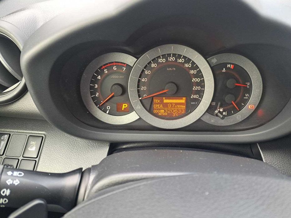 Toyota RAV4 біла