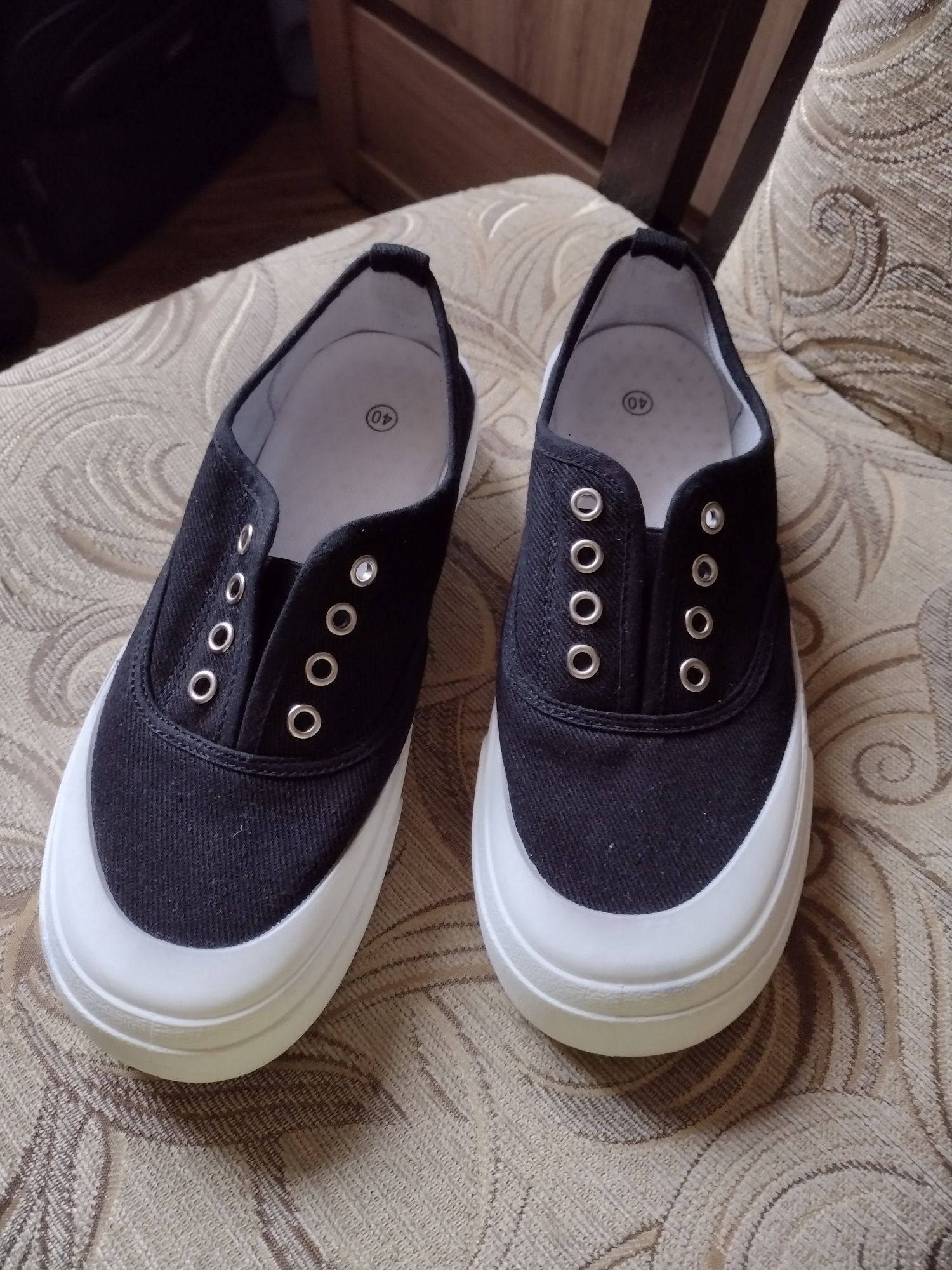 Buty trampki wsuwane rozmiar 40