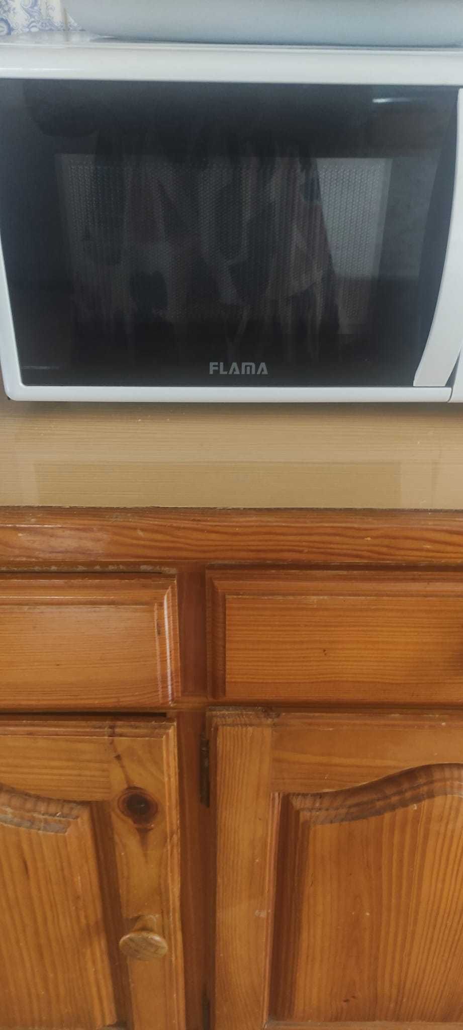 Microondas, com função grill  (FLAMA)