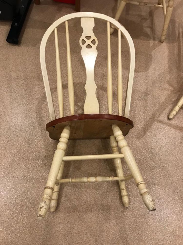 Krzesła klasyczne drewniane, solidne
