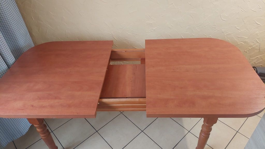 Stół rozkładany i 6 krzeseł