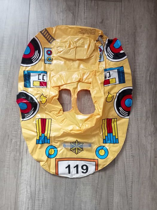 Koło dmuchane do pływania auto z siedziskiem samochód