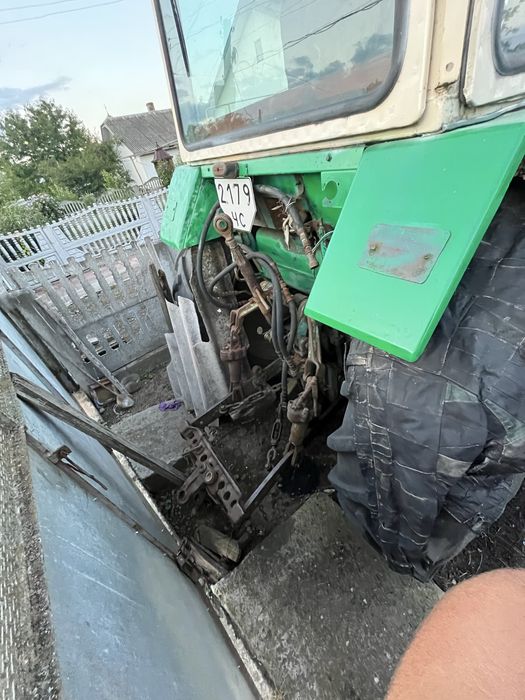 Трактор ЮМЗ 6 з прицепом, культиватором і марком