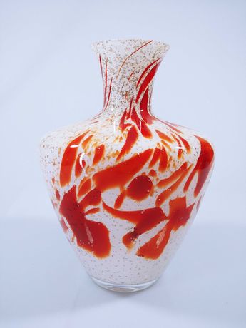 Szklany wazon Rzymianka – czerwona abstrakcja