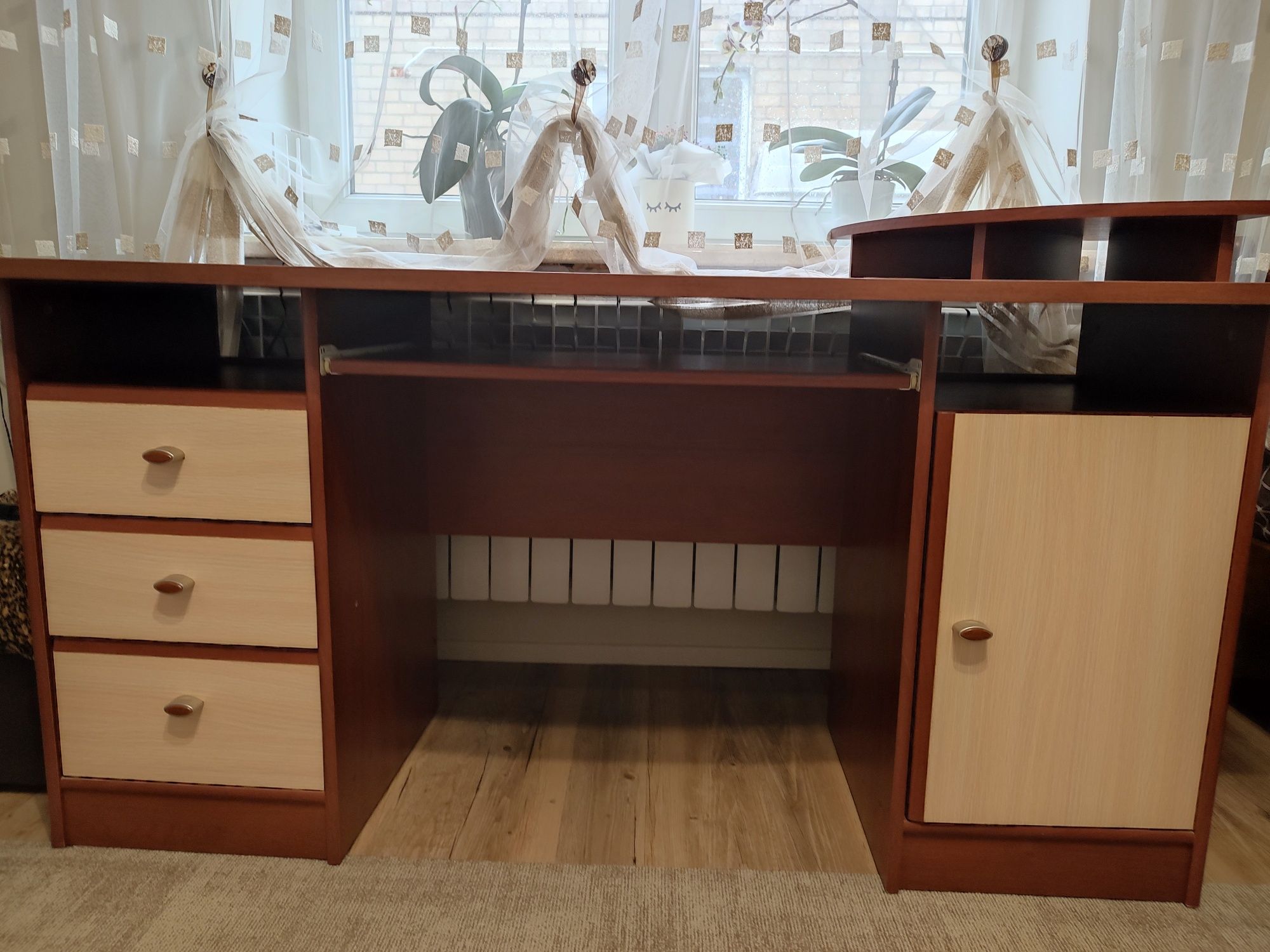 Стіл комп'ютерний/офісний