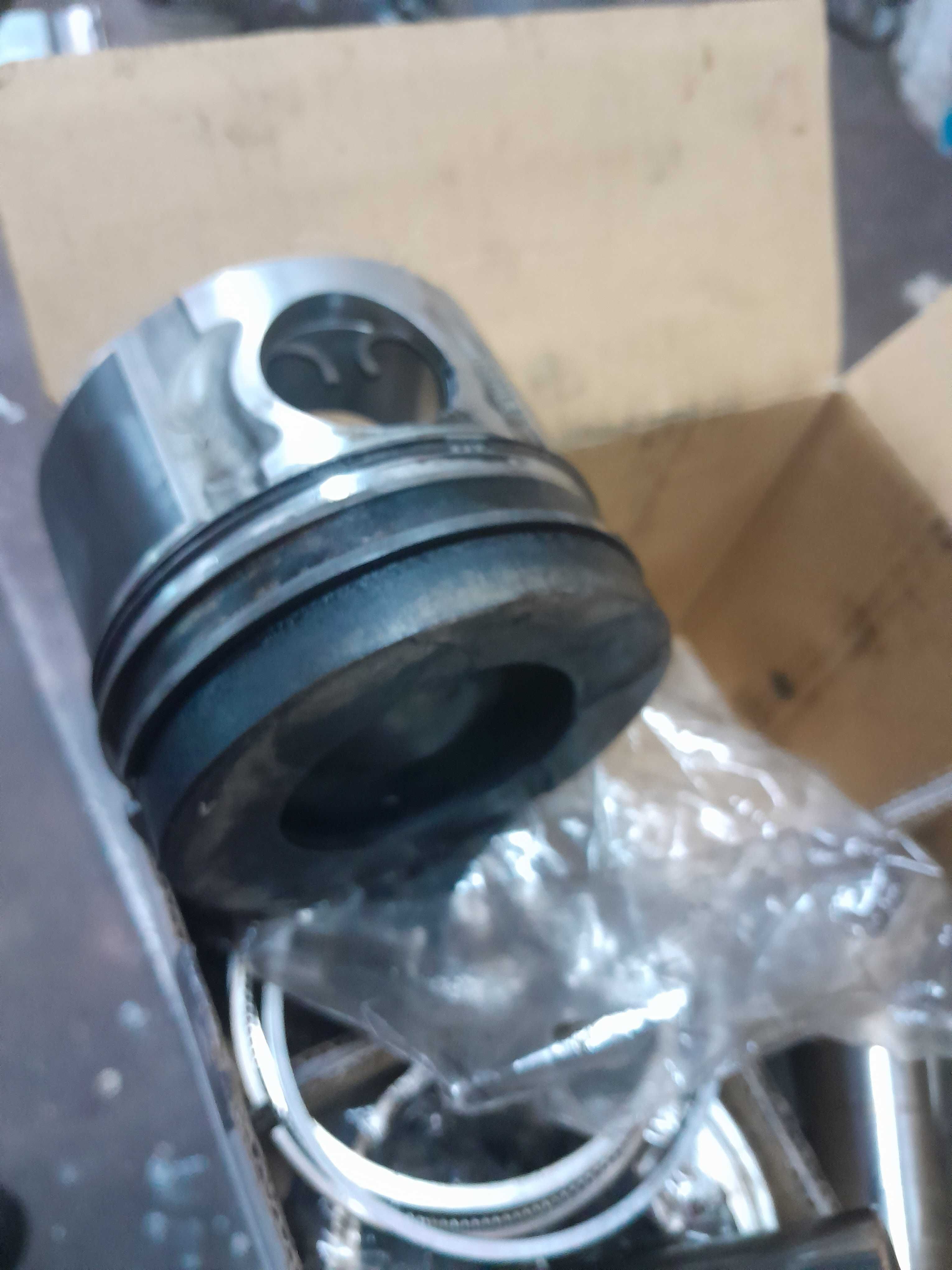 Pistons mitsubishi canter motor 4M42