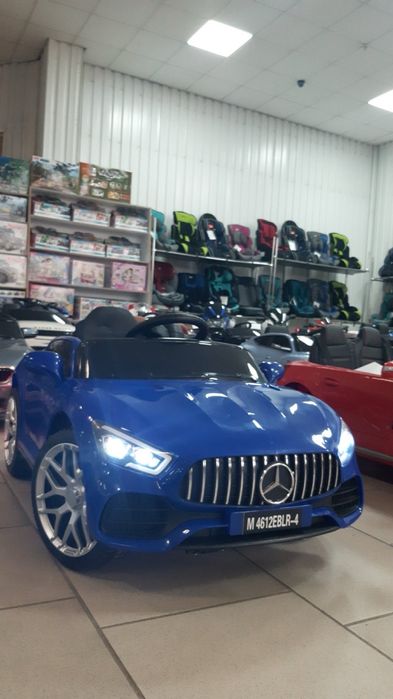 Дитячий одномісний електромобіль з пультом управління Mercedes-Benz