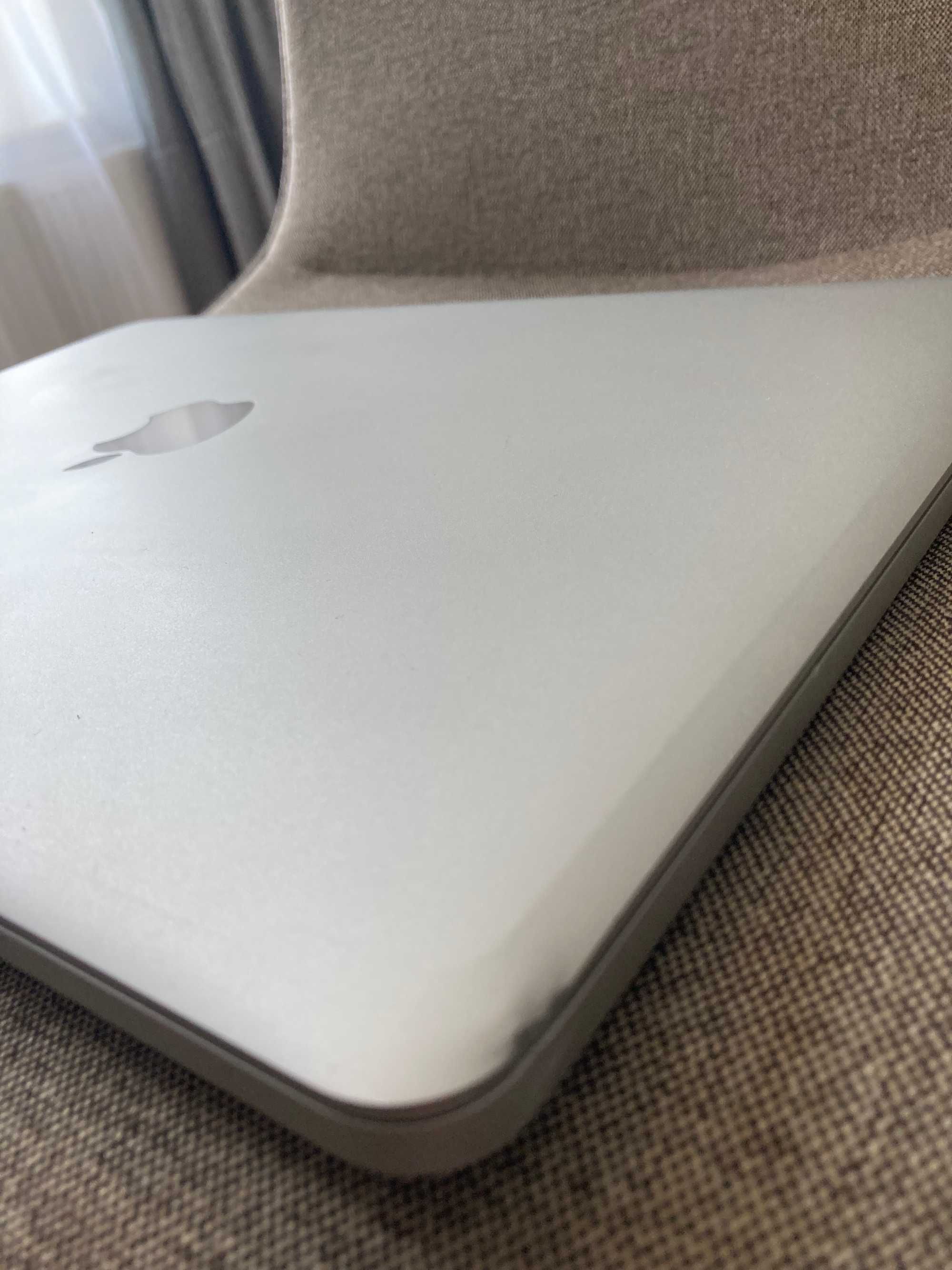 Apple MacBook Pro (Retina, 15-inch, Mid 2015)