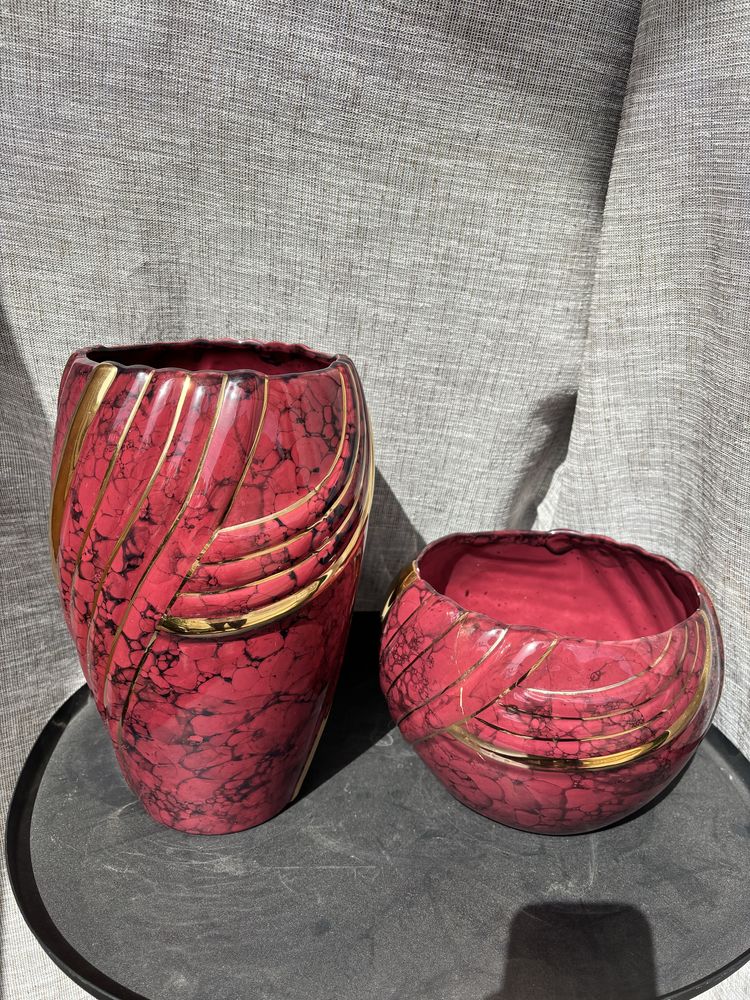 Conjunto vasos bordô com detalhes dourados