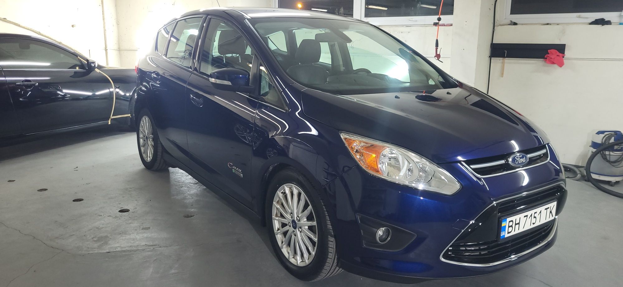 Продам 2016 Ford C-Max Plug-in