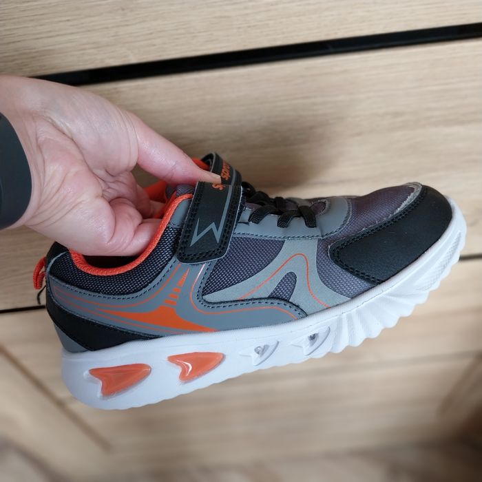 Buty sportowe Sprandi rozm. 33 świecące