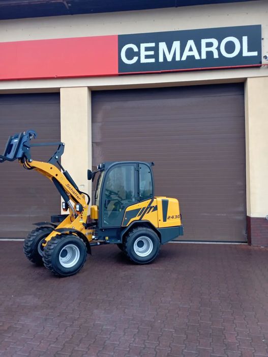 Schäffer 2430 z kabiną  Ładowarka Schäffer 2430-2 z kabiną o masie 2,5t i udźwigu 1,9