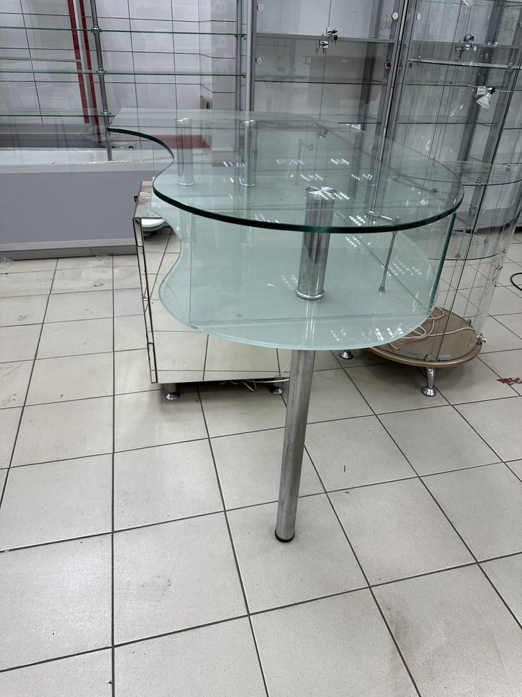 Скляний стіл з підсвіткою