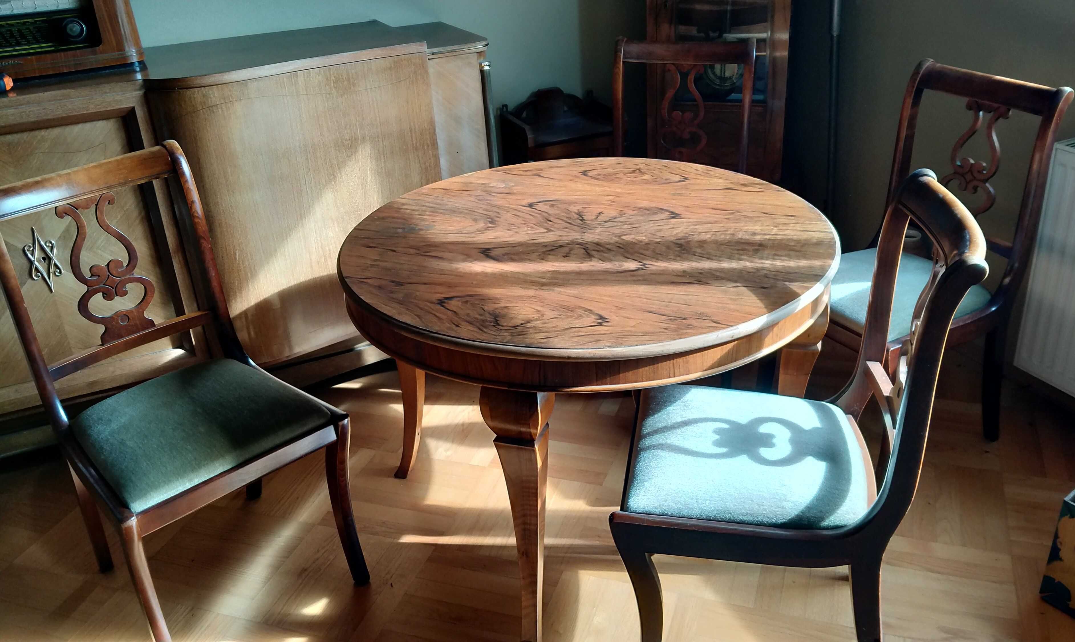 Antyczny zestaw mebli: Stół + 4 krzesła