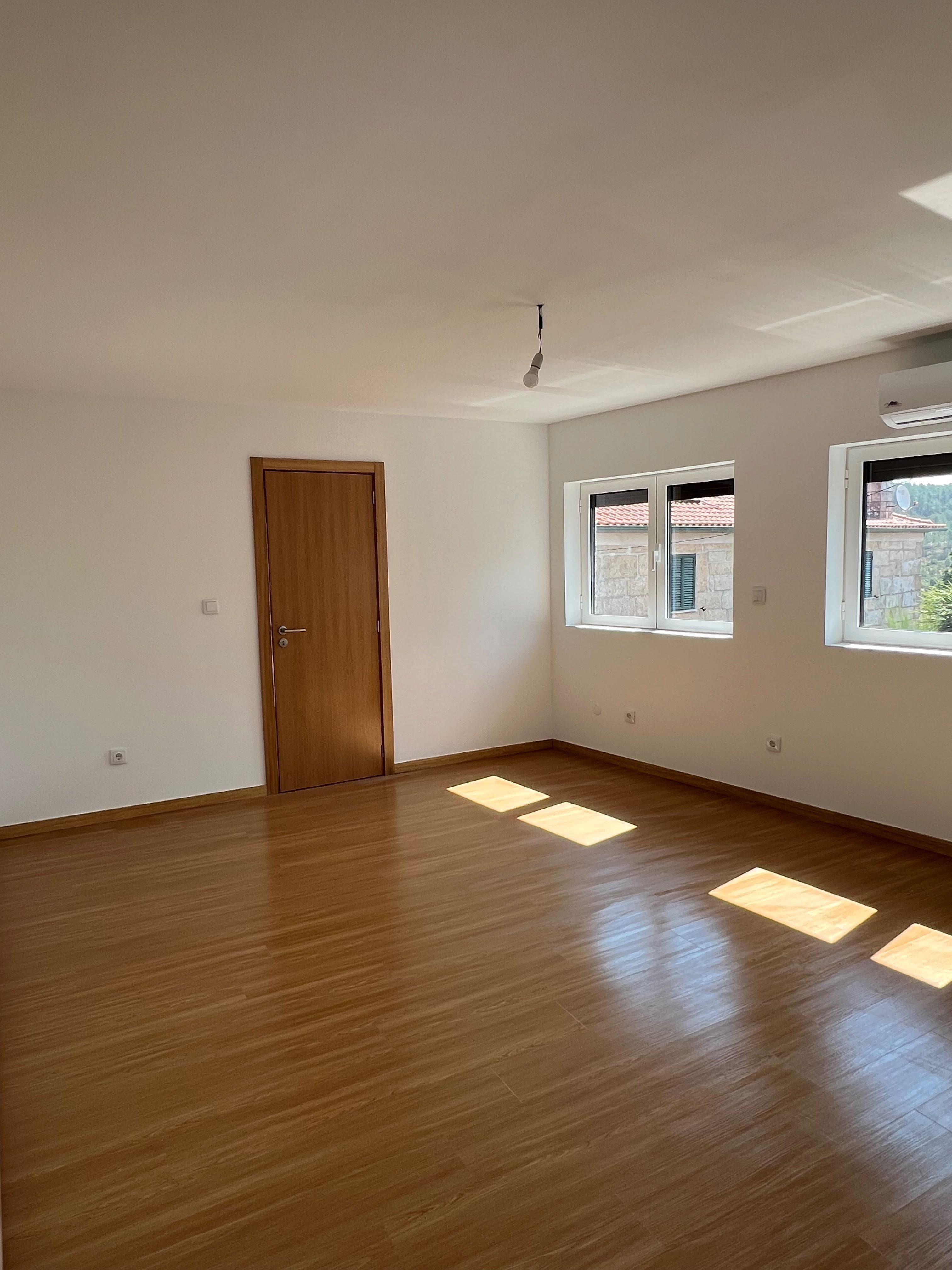 Moradia remodelada T3 Coruche, Aguiar da Beira