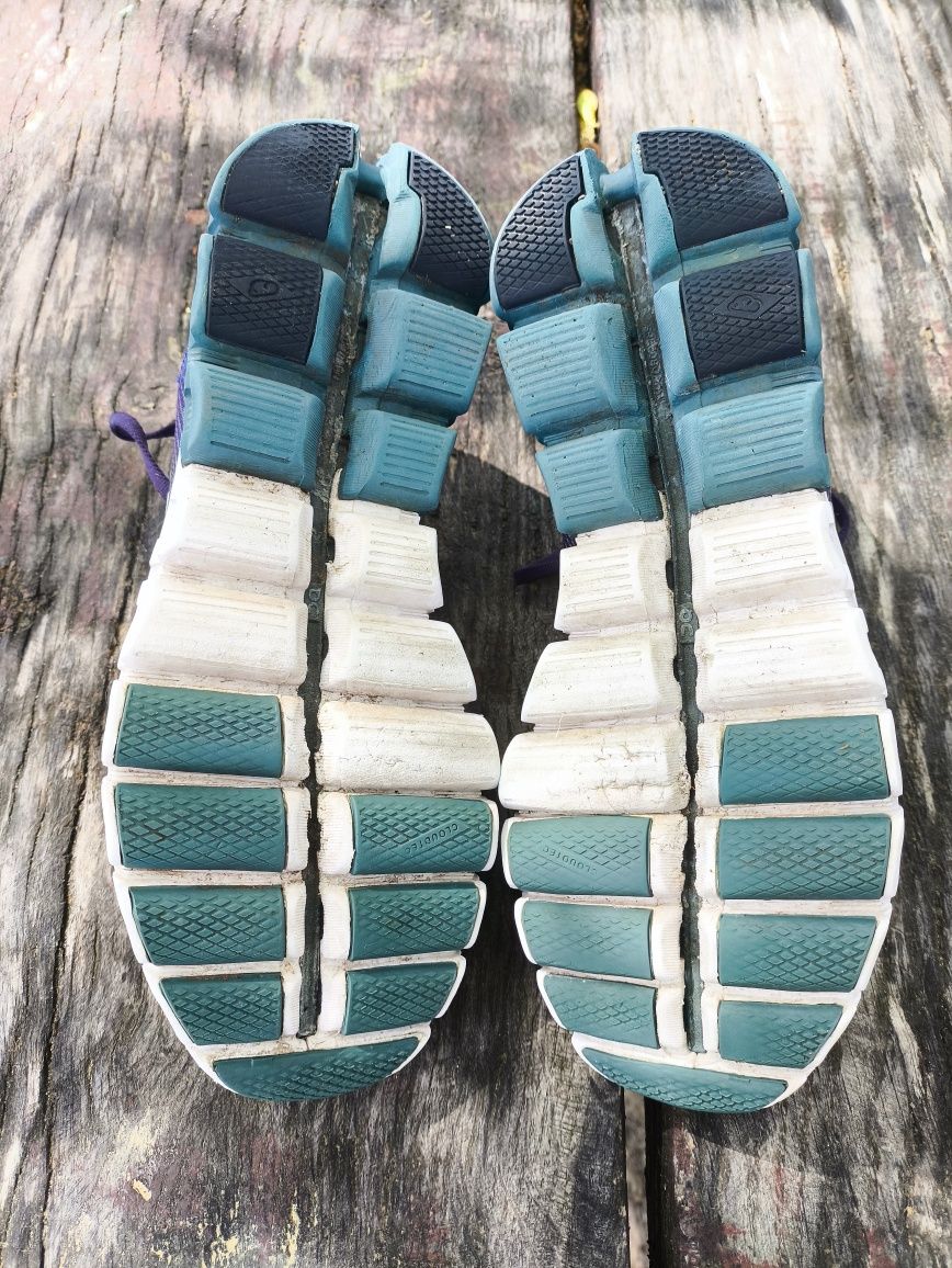 On Running Cloudflow Damskie Buty do biegania rozmiar 38.5 cm