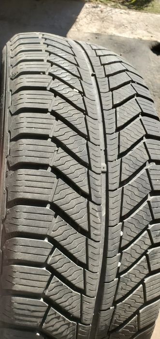 Продам шини 215 55 р17