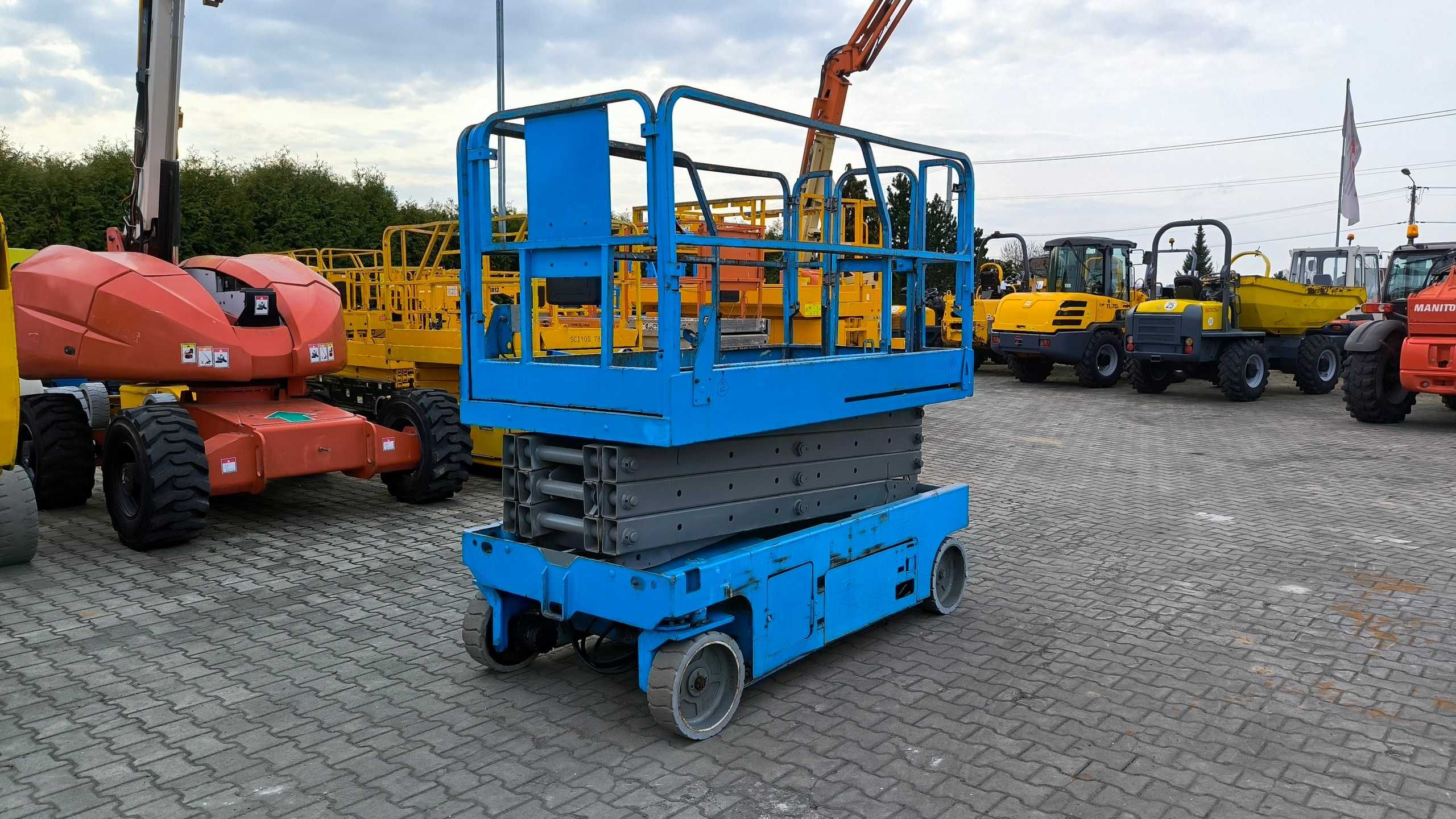 Podnośnik nożycowy GENIE GS 2646 rok 2008 cena netto 16900 zł