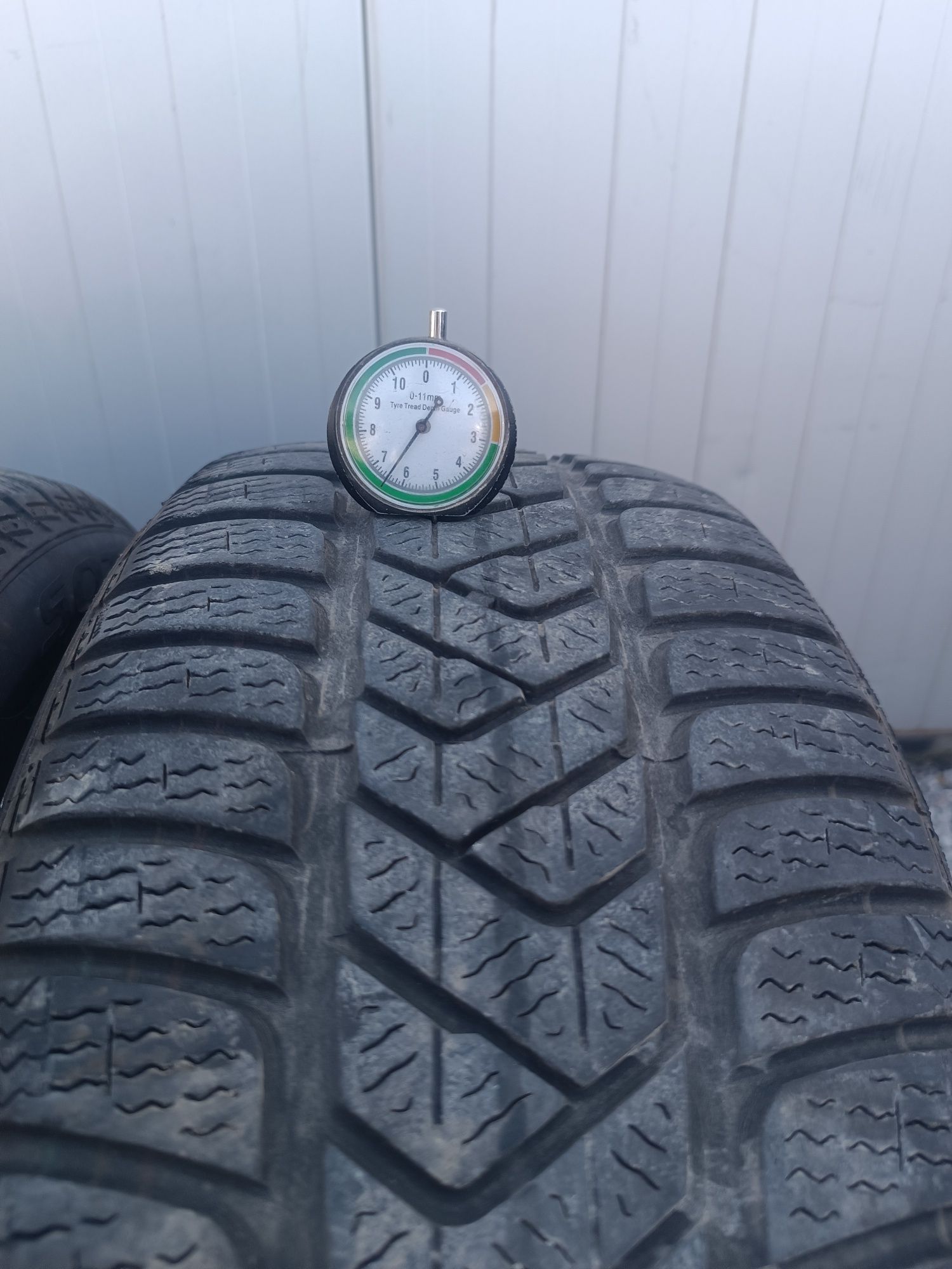 225/50R17 komplet opon zimowych Pirelli