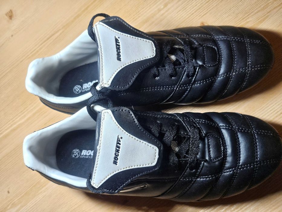 Korki, buty 38 do piłki nożnej Rocket