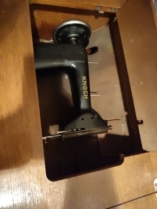 Maszyna do szycia knoch