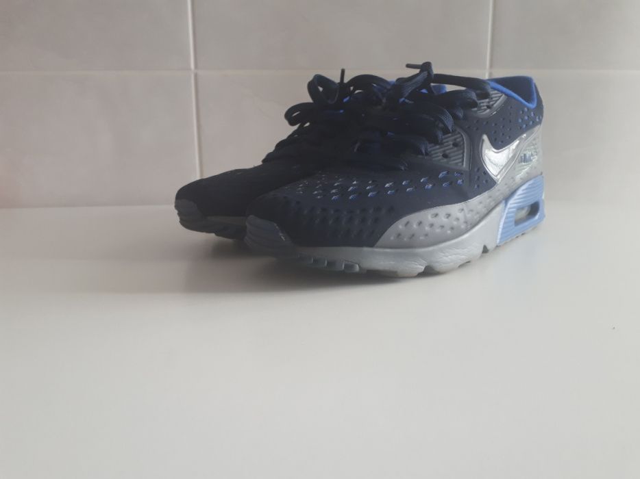 Nike  air  max .