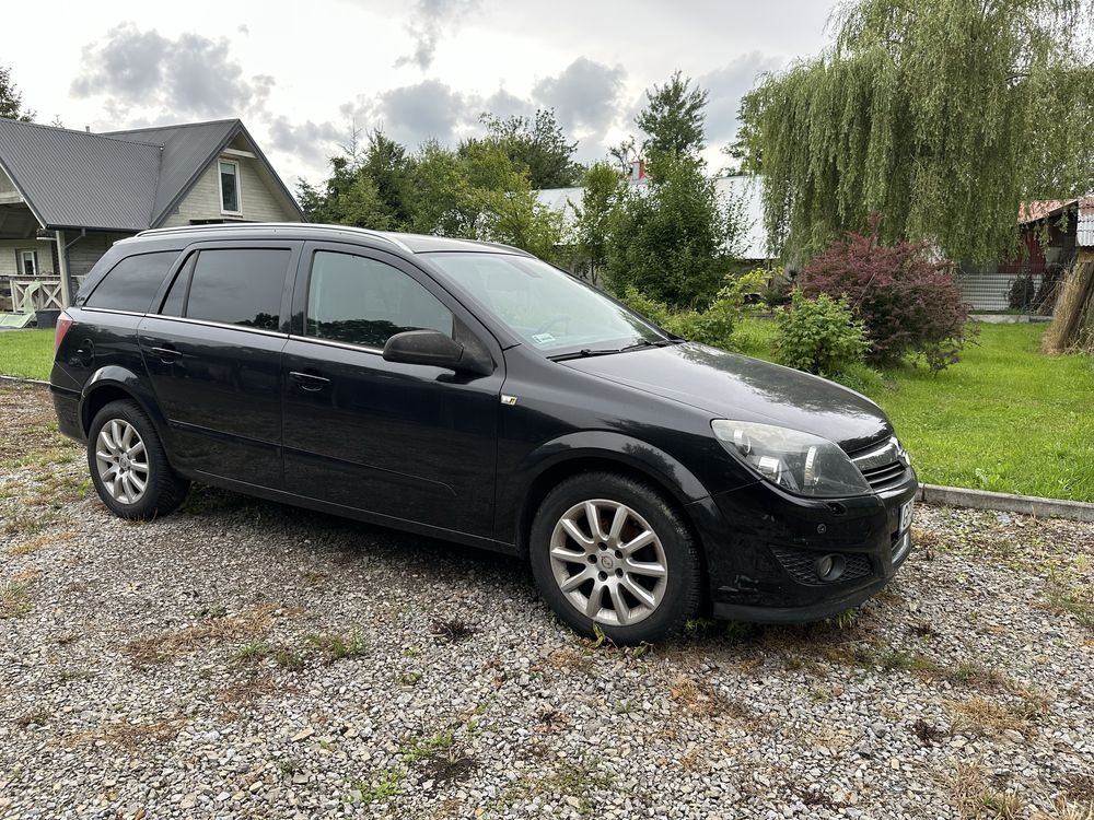 Opel Astra H 1,7 cdti kombi hak COSMO uszkodzony