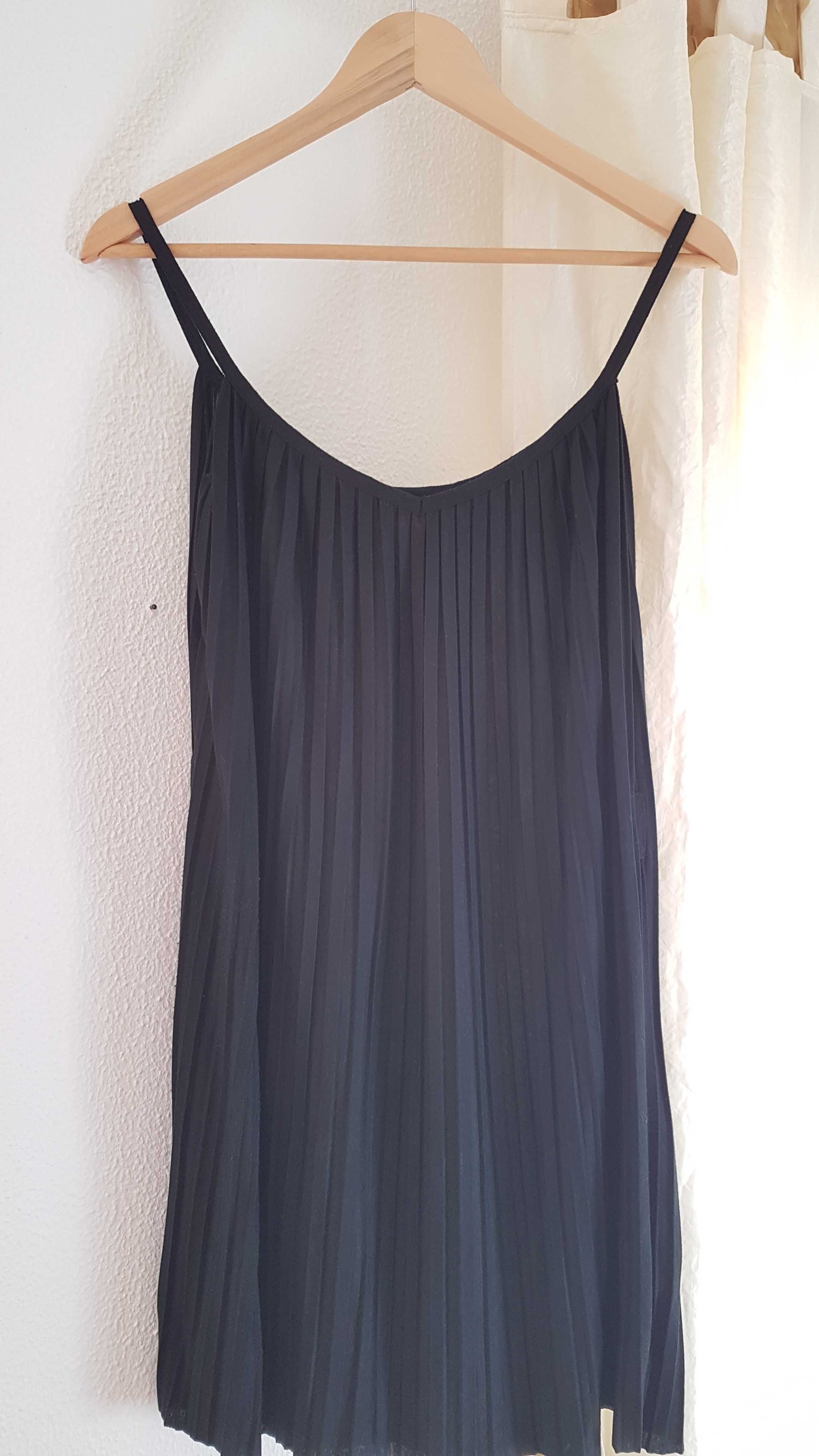 Vestido Preto Plissado