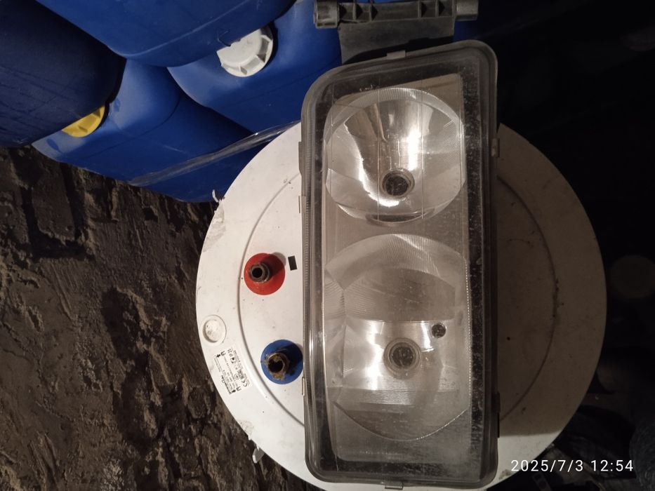 Фара від вантажівки