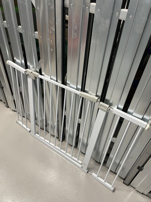 Bramka zabezpieczajace zwierzeta dzieci biała