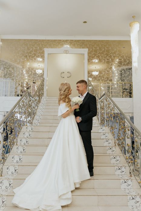 Продам шикарну весільну сукню після хімчистки