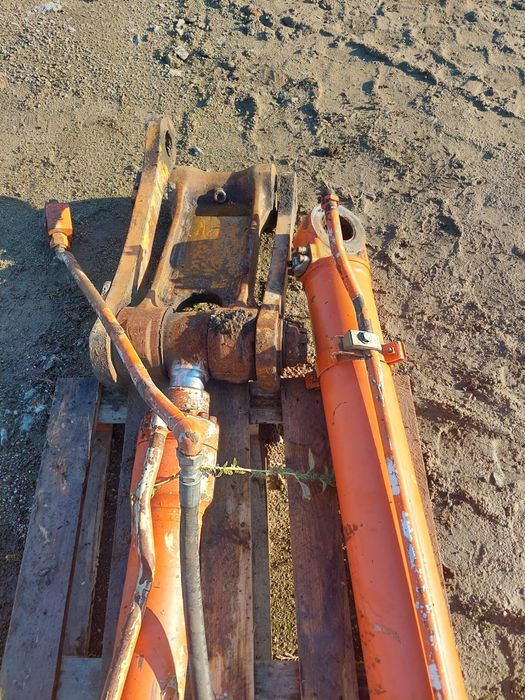 Siłownik hydrauliczny łamania ramienia Łyżki hitachi zx 180 lc