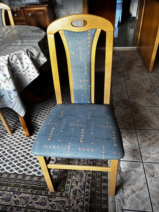 Komplet krzeseł jadalnianych