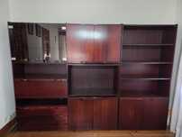 Móvel e mesa de sala