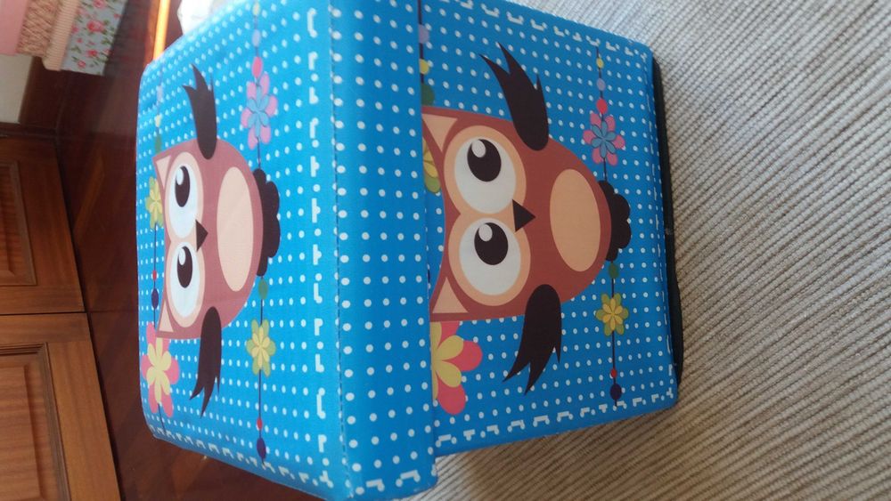 Pufes com arrumação