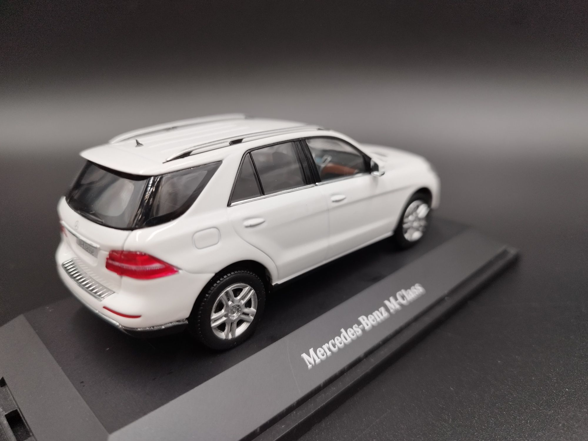 1:43 Minichamps Mercedes M-Class model nowy