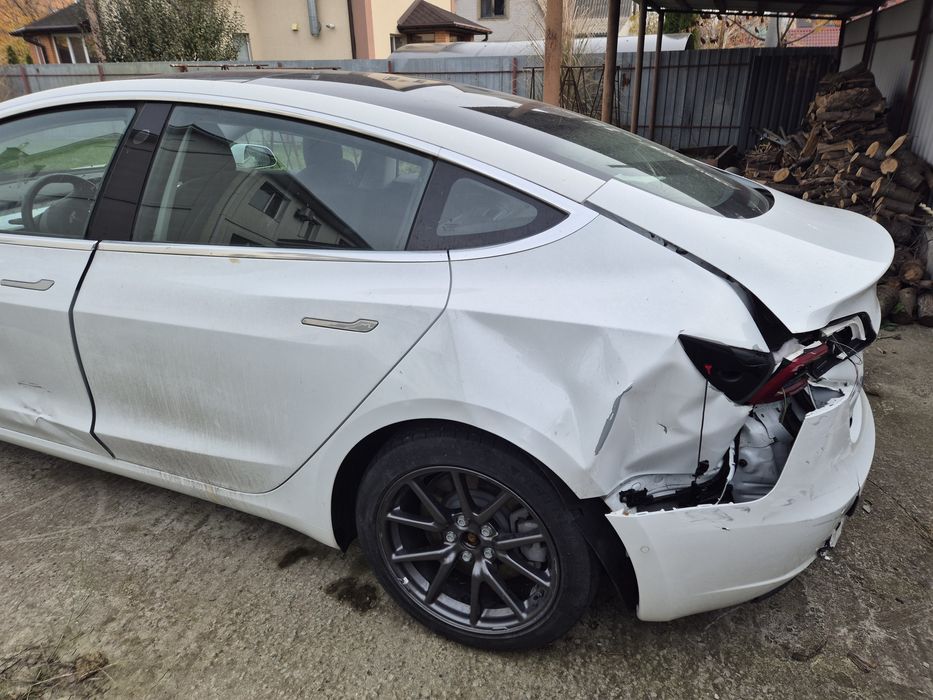 Продам тесла модел3