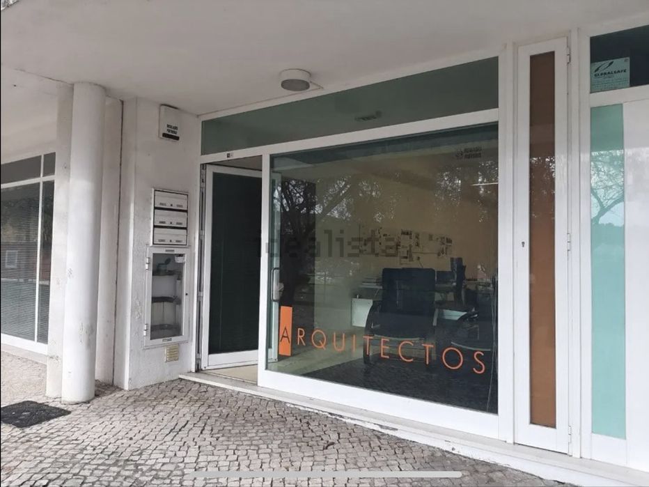 Atelier Escritório, com WC e copa.