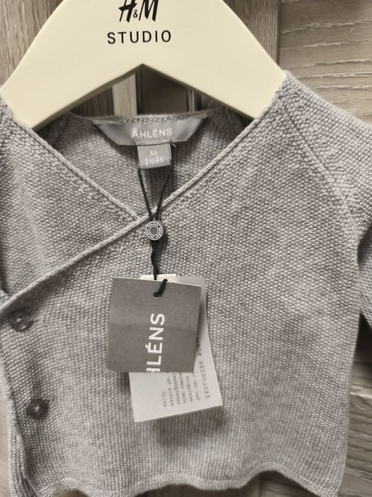 Nowy sweter sweterek wyprawka jesień zima modny hit Ahlens poszukiwany